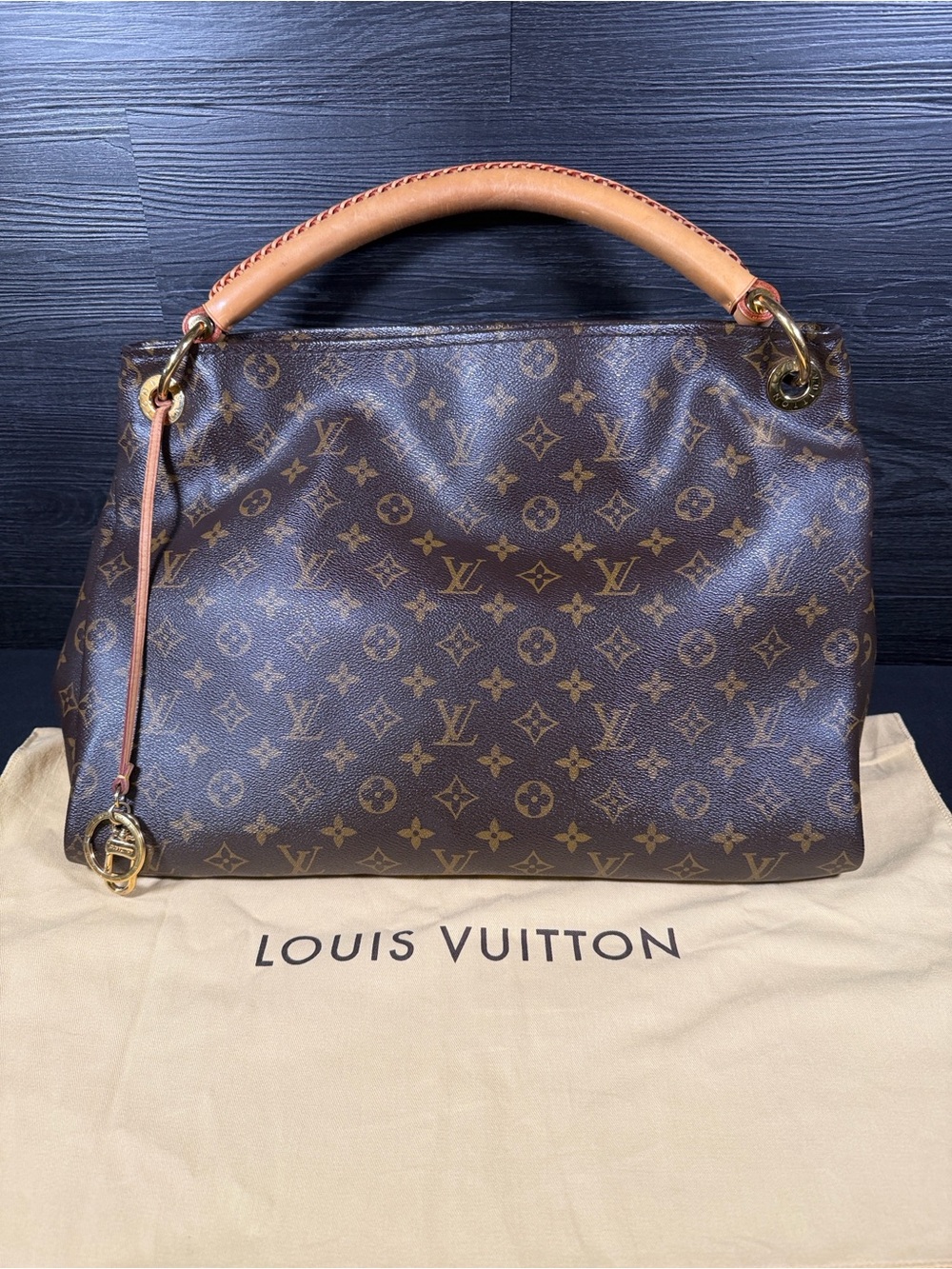 ✨ 100% Authentic Louis Vuitton Artsy MM Monogram ✨